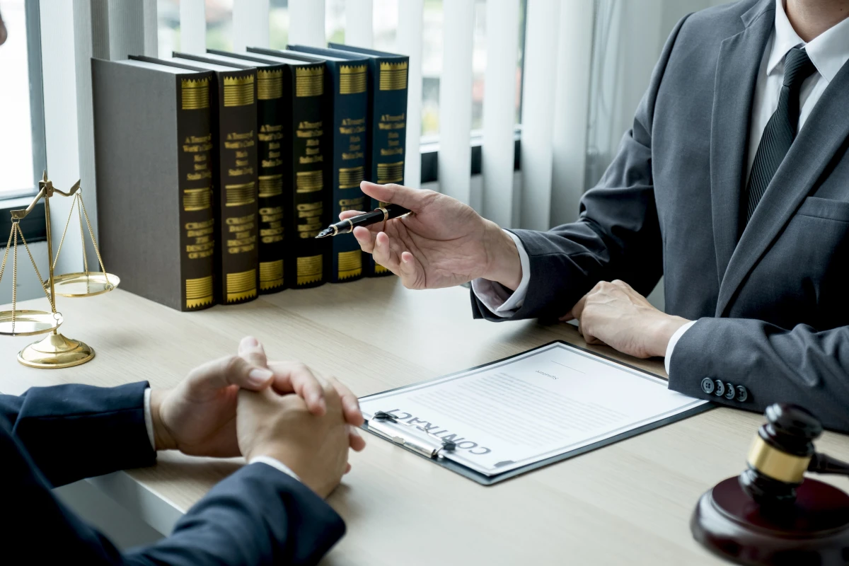 Les recours juridiques en cas de litige immobilier : agir efficacement pour défendre vos droits